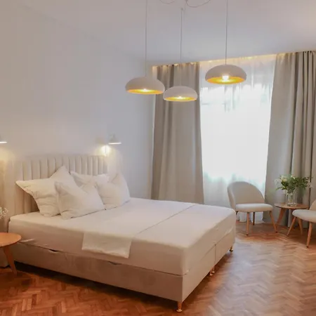 Royal On Wenceslas Square Apartment *