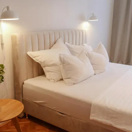 Royal On Wenceslas Square Apartment *