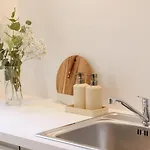 Newly Renovated 3br 2 Min Walk To Wenceslas Square *