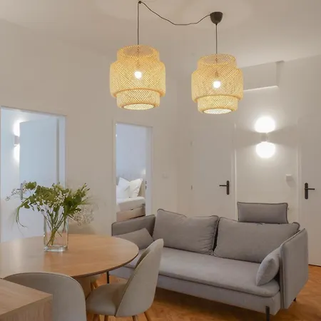 Newly Renovated 3br 2 Min Walk To Wenceslas Square * Πράγα