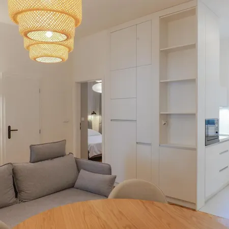 Newly Renovated 3br 2 Min Walk To Wenceslas Square *